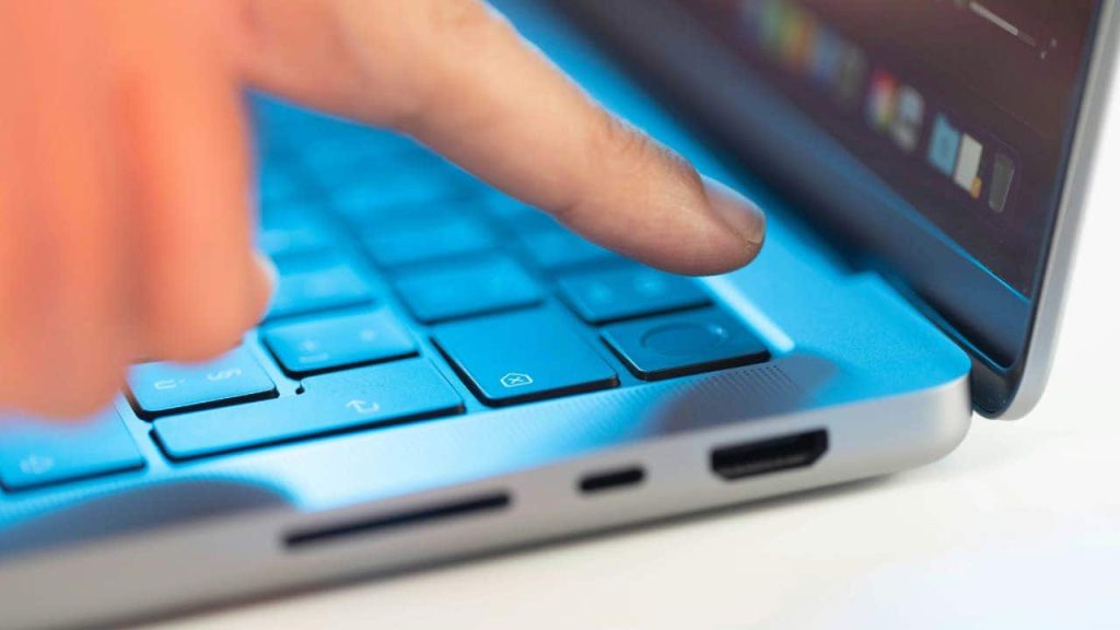 Hackers are bypassing fingerprint scanners to steal your identity Hackers are bypassing fingerprint scanners to steal your identity