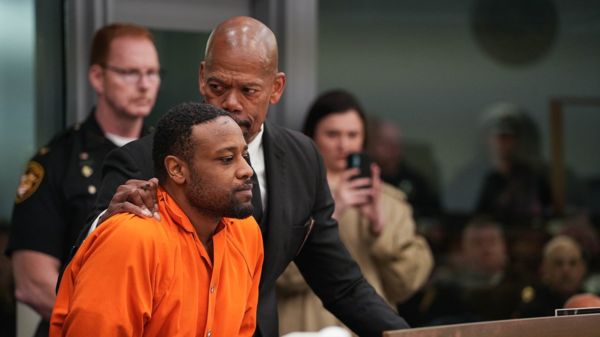 Alleged Ohio Sheriff's deputy killer, Rodney Hinton, Jr. appears in court with his lawyer