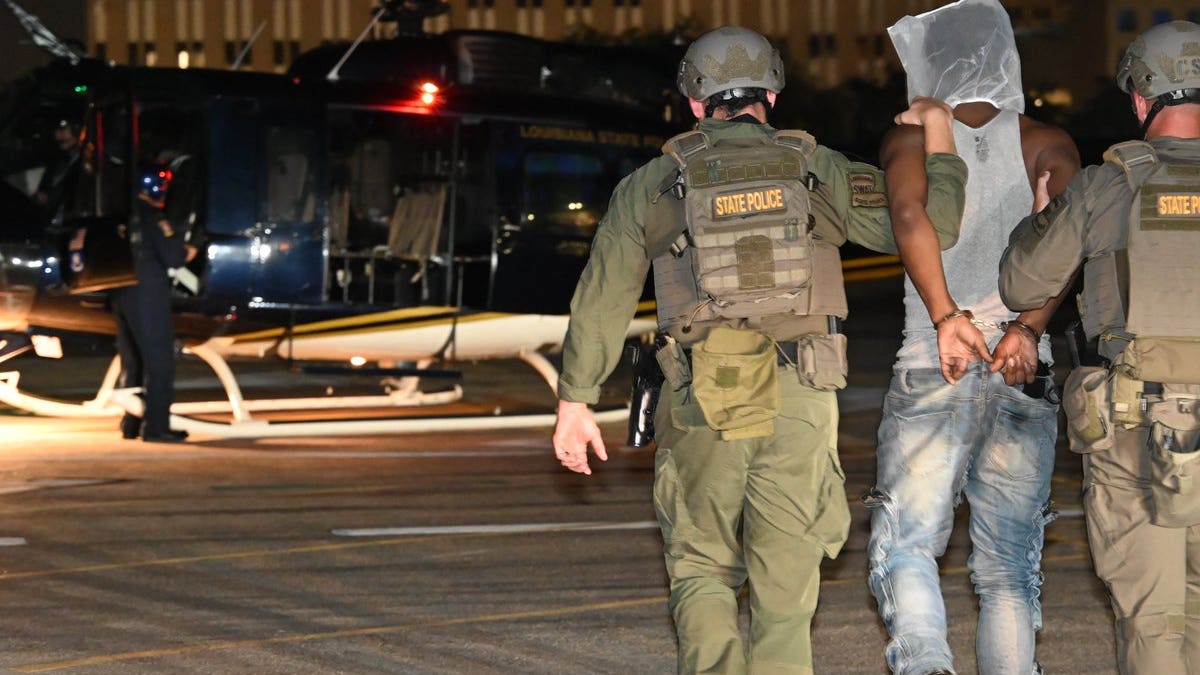 Gary C. Price, an New Orleans prison escapee, is captured by police.