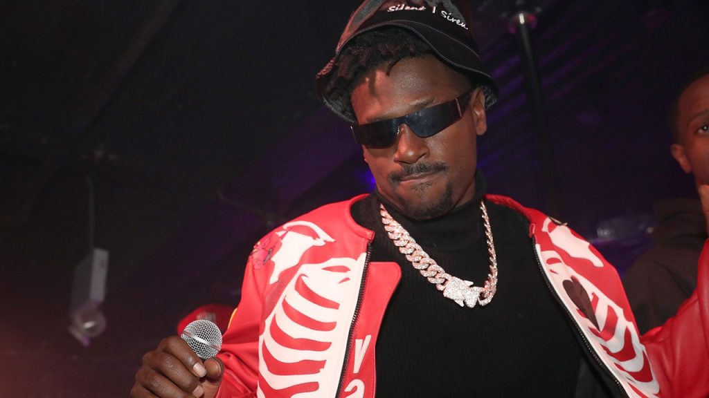 Antonio Brown wanted for alleged attempted murder after incident at boxing event: report