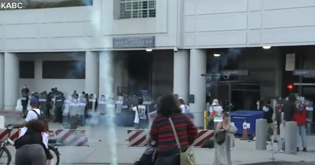 Trump Deploys 2,000 Troops After ICE Protests In LA – National Guard Mobilized