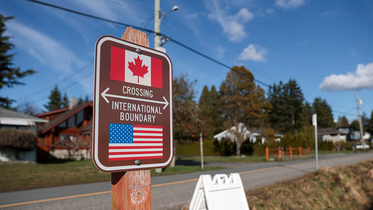 Canadian border crossing sign