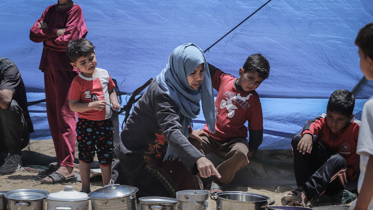 families starve in gaza