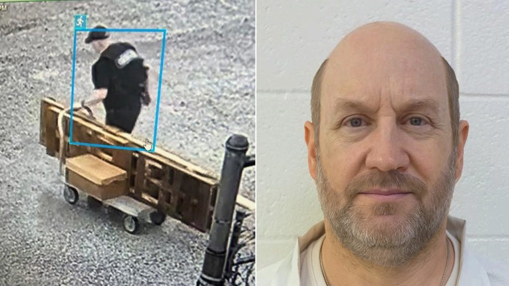Arkansas officials release new photo of escaped ‘Devil in the Ozarks’ on run for weeks