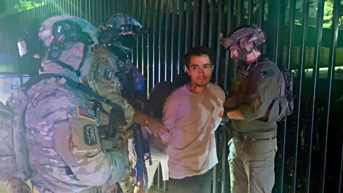 Emiliano Garduno-Galvez mugshot being arrested by ICE agents