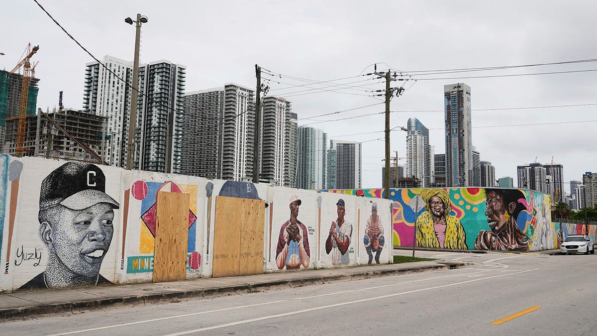 Jackie Robinson and Minnie Miñoso