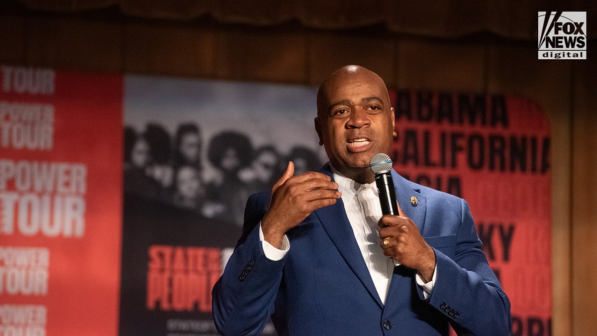 Ras Baraka speaks on immigration after arrest at ICE detention center.