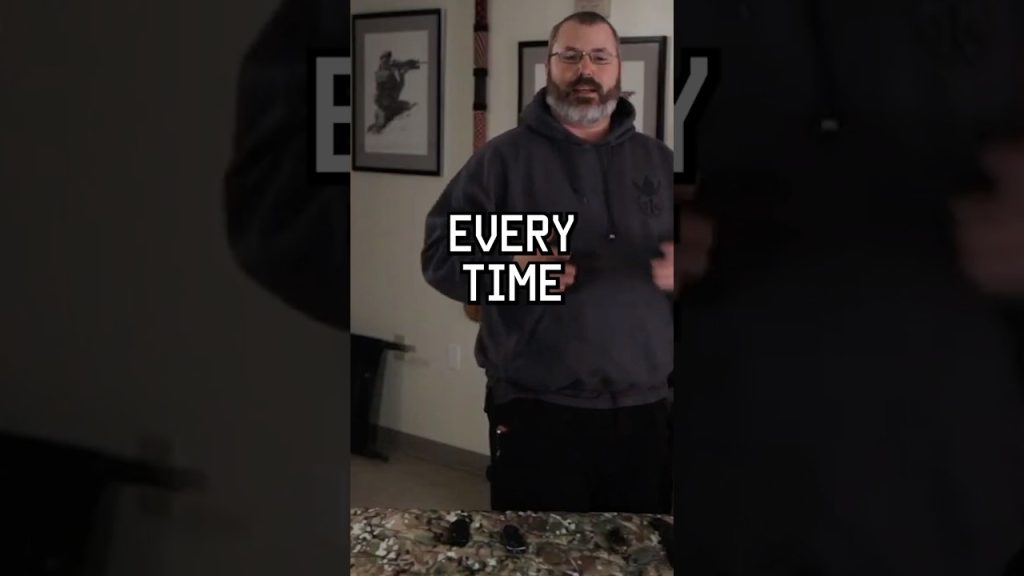 Folding-knife self-defense #shorts #tips #knifeskills