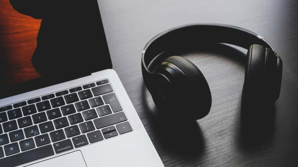 Bluetooth flaw exposes millions of premium headphones to spying Bluetooth flaw exposes millions of premium headphones to spying