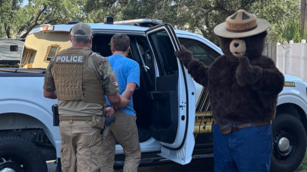 Smokey the Bear arrests man for allegedly stealing his signs in Florida to sell on Facebook: ‘Dumb criminals’ Smokey the Bear arrests man for allegedly stealing his signs in Florida to sell on Facebook: ‘Dumb criminals’