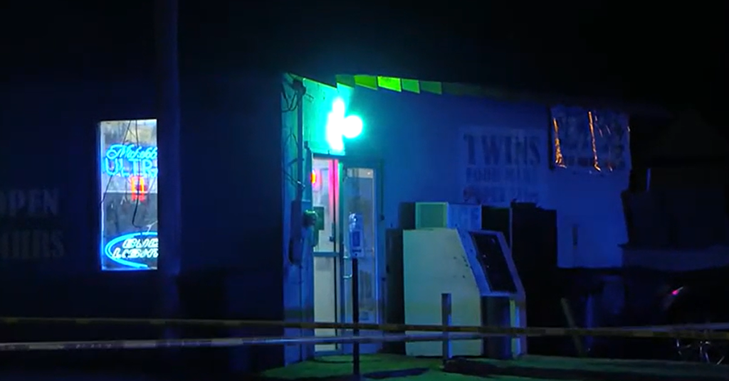 Store Owner Shoots Armed Robbery Suspect In Memphis Convenience Store, Other Suspect Flees Store Owner Shoots Armed Robbery Suspect In Memphis Convenience Store, Other Suspect Flees