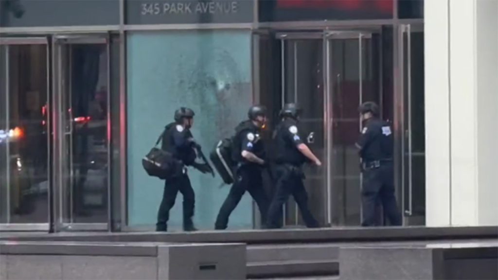 Active shooter report prompts massive police response in midtown Manhattan business district Active shooter report prompts massive police response in midtown Manhattan business district