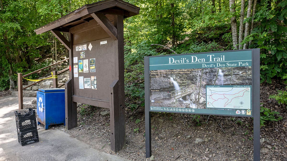 Devils Den State Park signage near Devil's Den trail