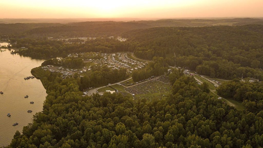 Ohio mother crashes golf cart into lake, resulting in grim underwater discoveries