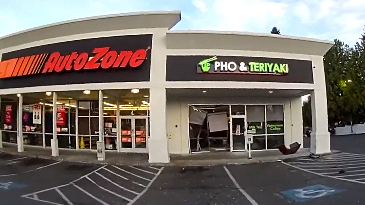 Botched DIY tow results in runaway car crash in Washington