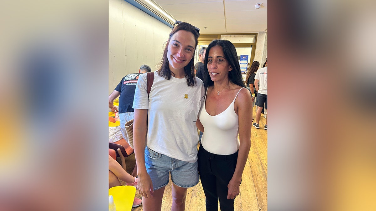 gal gadot poses for photo with Einav Zangauker