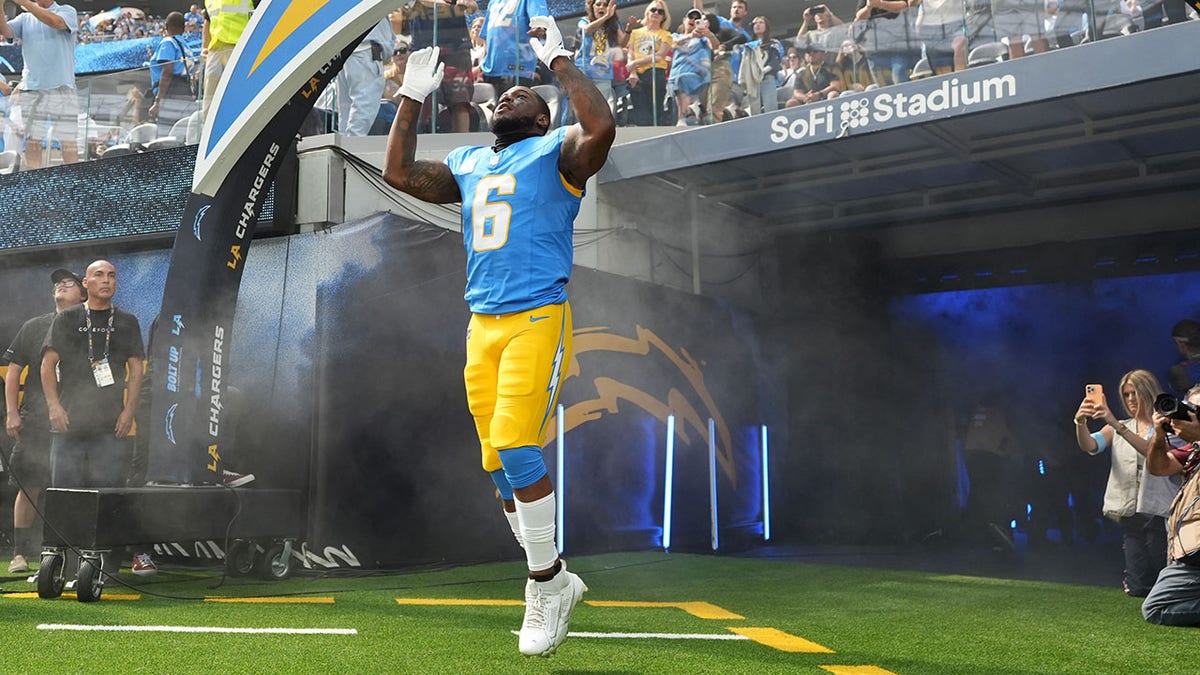 Denzel Perryman enters an NFL game