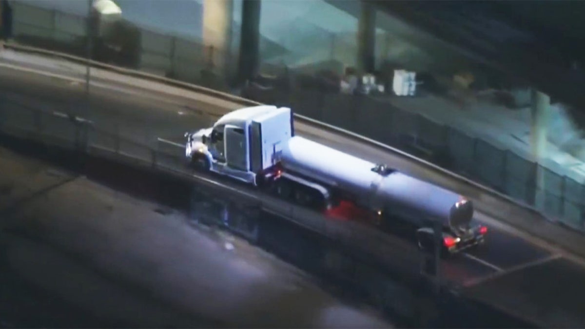 armed suspects lead police on dangerous pursuit through los angeles