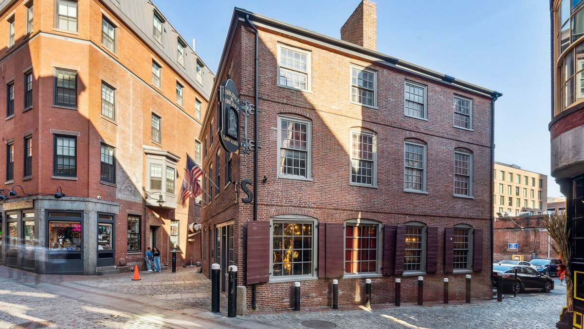 Exterior of Ebenezer Hancock House's windows, door, nearby buildings