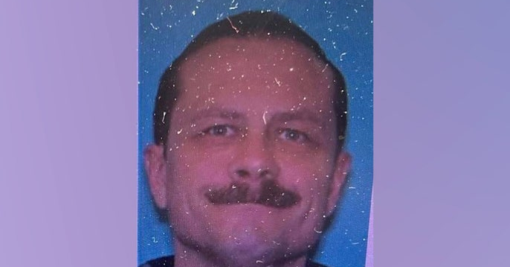 Man Snaps, Shoots And Kills Everyone Inside Bar; Manhunt Underway Man Snaps, Shoots And Kills Everyone Inside Bar; Manhunt Underway