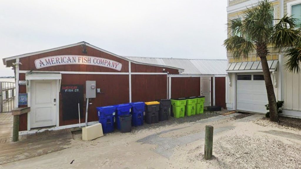 North Carolina authorities searching for suspect who fired gunshots from boat toward restaurant, killing 3 North Carolina authorities searching for suspect who fired gunshots from boat toward restaurant, killing 3