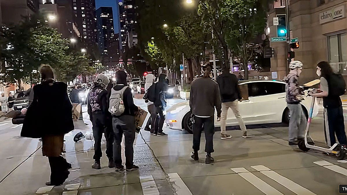 Masked agitators in downtown Seattle stop cars
