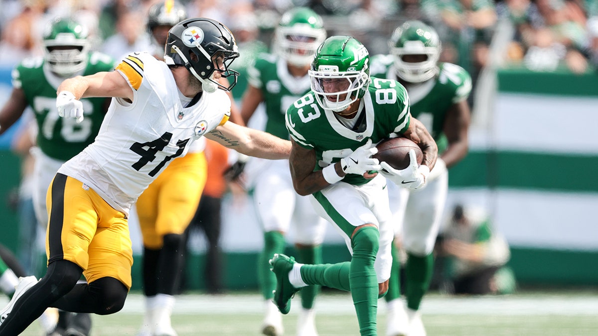 Josh Reynolds runs the ball