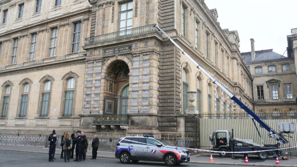 How Louvre burglars obtained truck-mounted lift to make off with jewels worth more than 0M