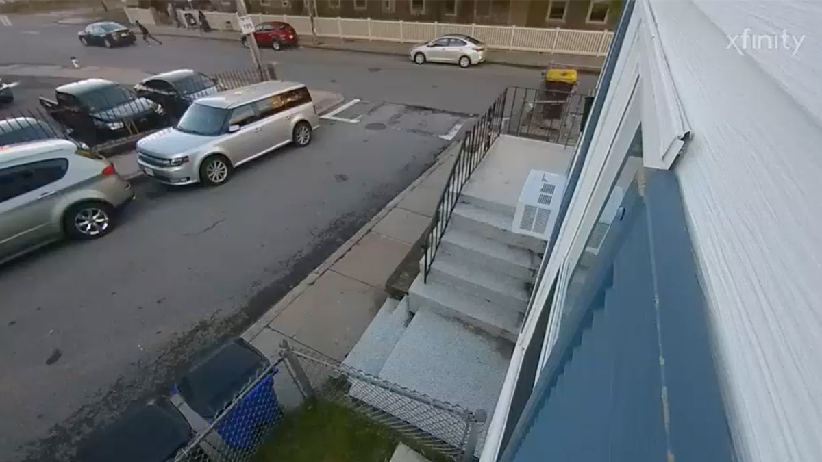 Stabbing suspect running away/