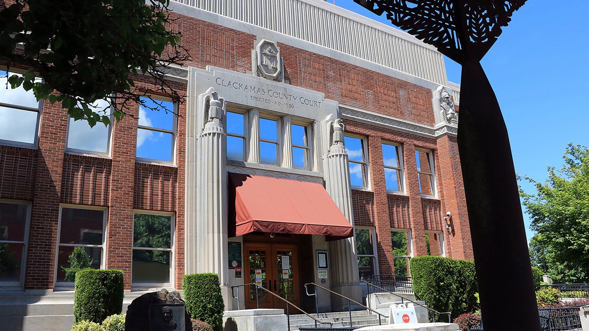 Clackamas county courthouse