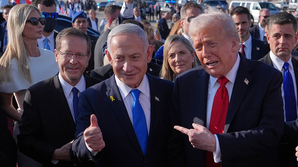 President Donald Trump and Israeli Prime Minister Benjamin Netanyahu pose for a photo