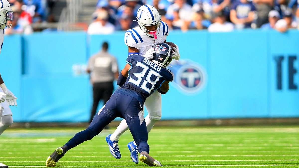 L'Jarius Sneed tackles Josh Downs