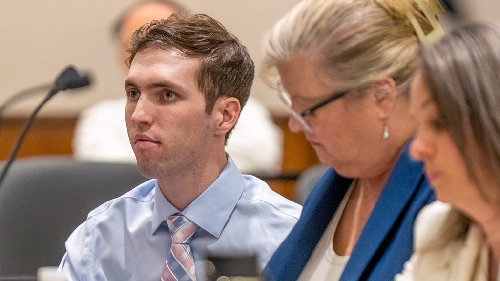 Accused Charlie Kirk assassin Tyler Robinson tries to hide from ‘double-edged sword’ of publicity: expert Accused Charlie Kirk assassin Tyler Robinson tries to hide from ‘double-edged sword’ of publicity: expert