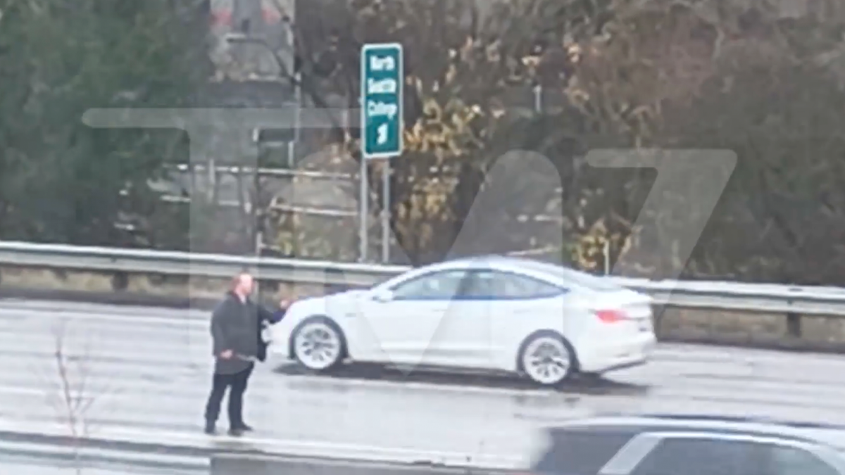 Suspect on interstate on Christmas Day