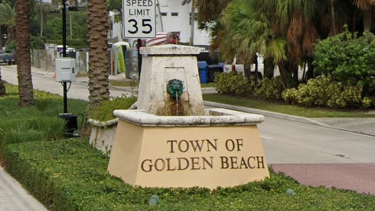 Town of Golden Beach sign