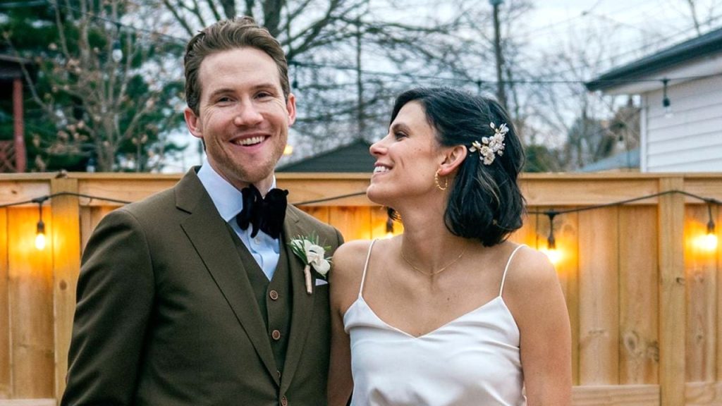 911 call near slain Ohio dentist’s home reported door ‘banging’ days before he and wife were found shot dead 911 call near slain Ohio dentist’s home reported door ‘banging’ days before he and wife were found shot dead