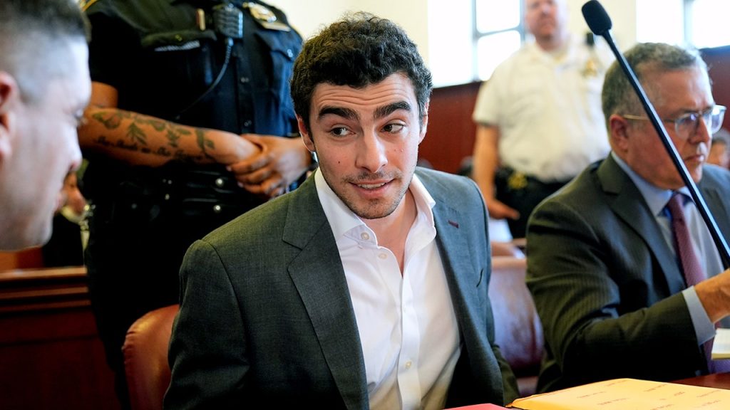 Luigi Mangione wins evidentiary hearing on backpack search after judge’s about-face decision Luigi Mangione wins evidentiary hearing on backpack search after judge’s about-face decision