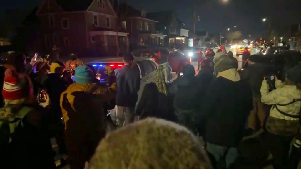 ICE agent shoots Venezuelan national in Minneapolis after shovel attack during ambush: DHS ICE agent shoots Venezuelan national in Minneapolis after shovel attack during ambush: DHS