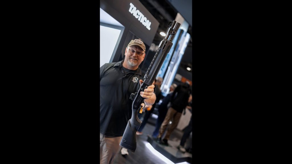 A super lightweight tactical shotgun from Beretta! (A300 Ultima Patrol 20 GA)