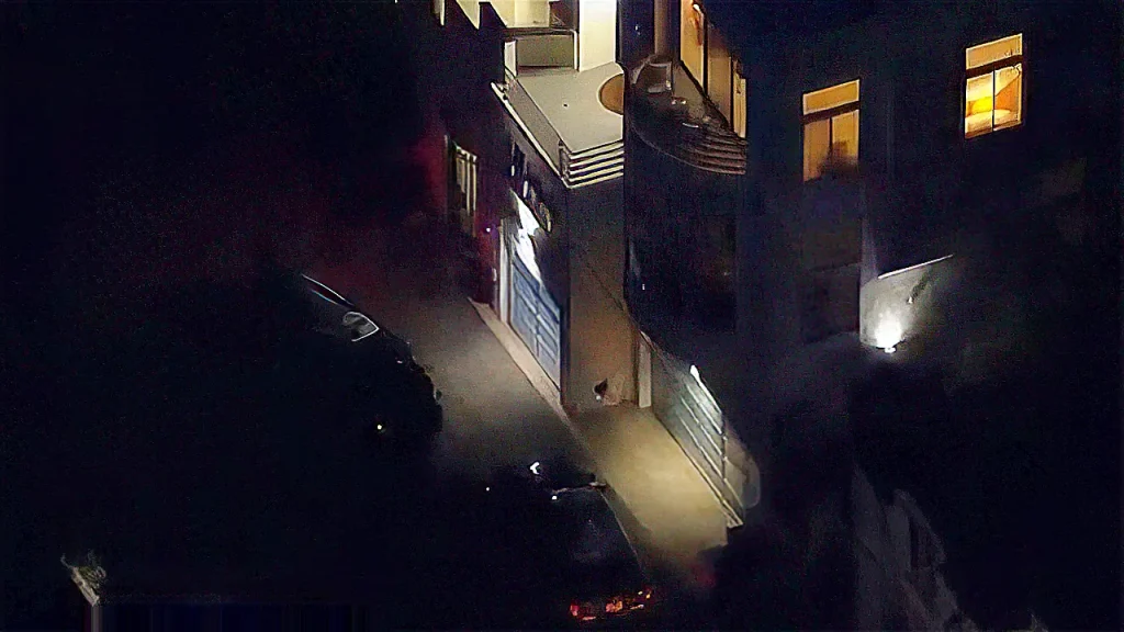 Los Angeles homeowner opens fire on burglary suspects fleeing in Studio City neighborhood Los Angeles homeowner opens fire on burglary suspects fleeing in Studio City neighborhood