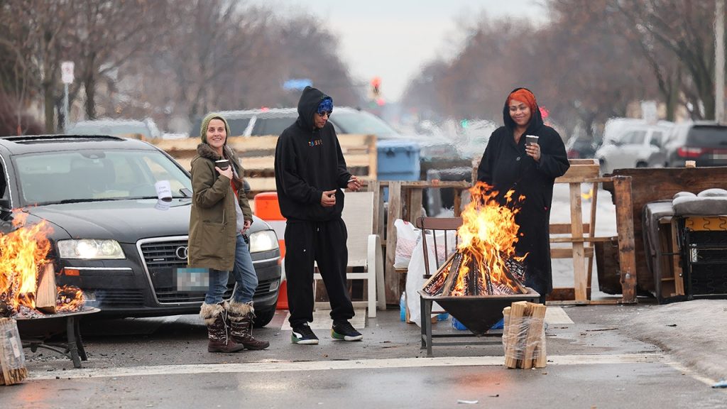 Minneapolis ICE shooting agitators set up camp, barricade roads as schools, businesses close in city on edge