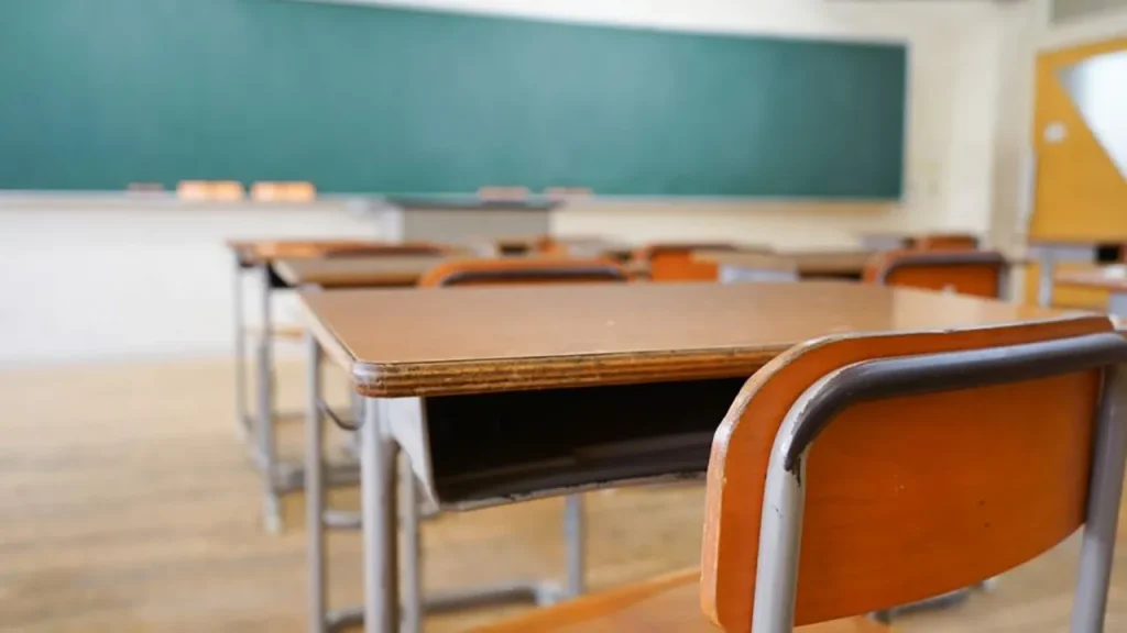 Former Louisiana high school teacher indicted for allegedly trying to entice student into sex Former Louisiana high school teacher indicted for allegedly trying to entice student into sex