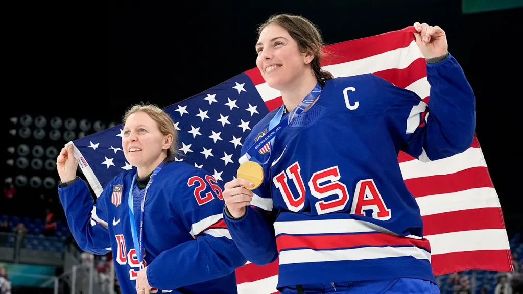 USA women’s hockey sings national anthem arm in arm after Olympic gold medal win: ‘The best part’ USA women’s hockey sings national anthem arm in arm after Olympic gold medal win: ‘The best part’