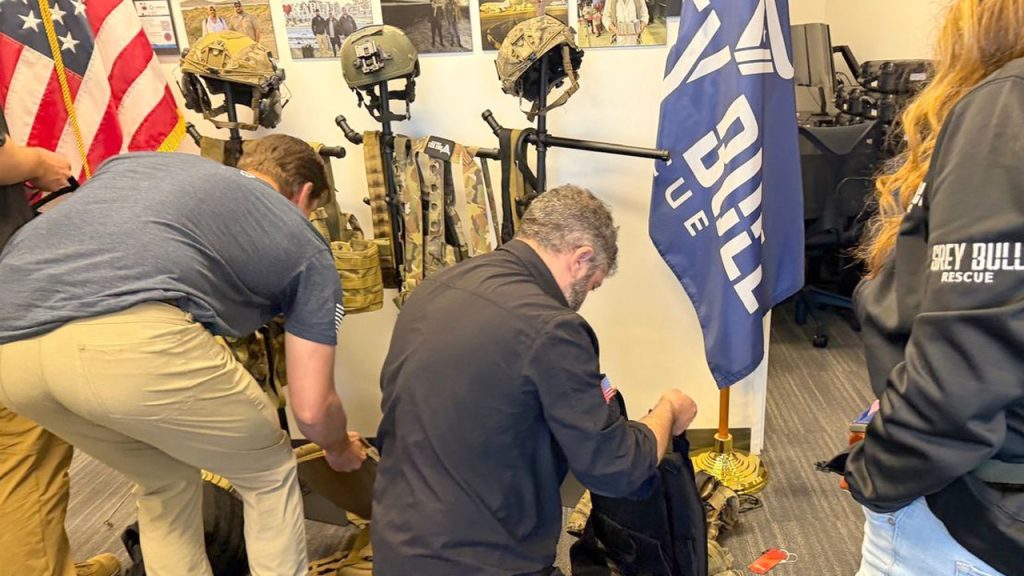 Rescue team heading to Mexico to free American tourists trapped amid cartel violence Rescue team heading to Mexico to free American tourists trapped amid cartel violence