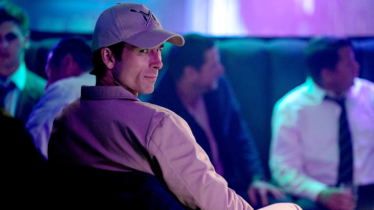 Glen Powell in How to Make a Killing