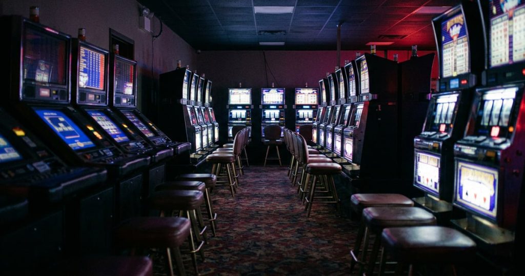 Florida Arcade Manager Returns Fire on Masked Gunman After Customer Shot at Close Range