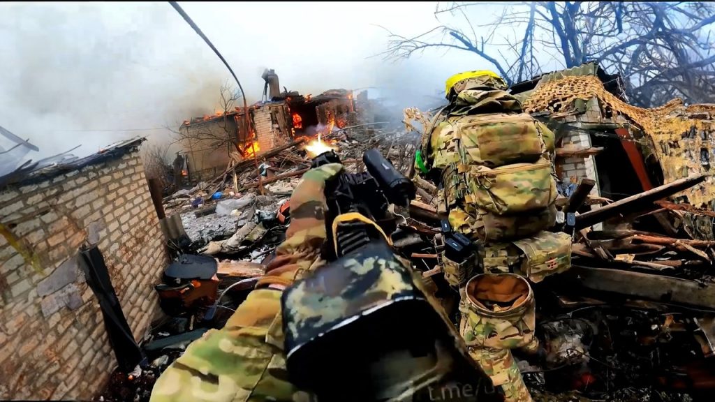 🔴 UKRAINE WAR – Ukrainian Assault Units Storm Russian Held Village With Genius New Assault Tactic